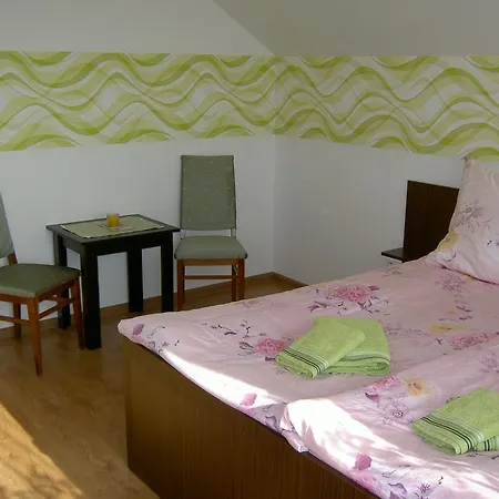 招待所 Pivnicka Pod Cachtickym Hradom 3*