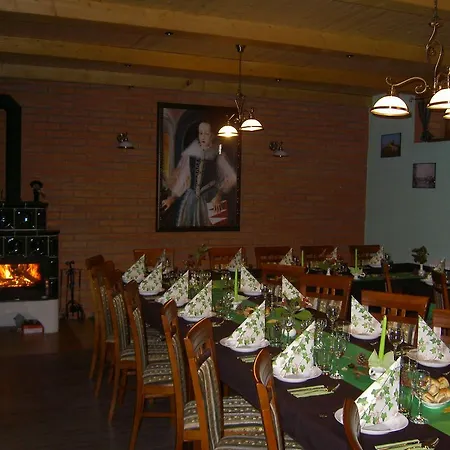 Pivnicka Pod Cachtickym Hradom 招待所 3*