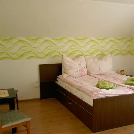 Pivnicka Pod Cachtickym Hradom 招待所 Čachtice