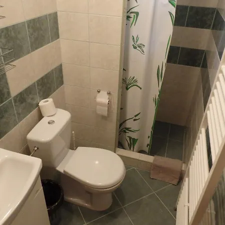 Pivnicka Pod Cachtickym Hradom 招待所