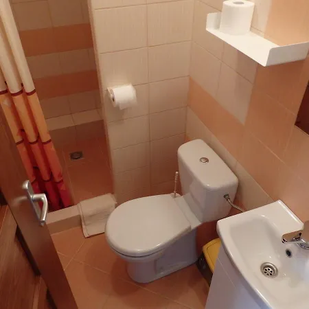 Pivnicka Pod Cachtickym Hradom 招待所 Čachtice